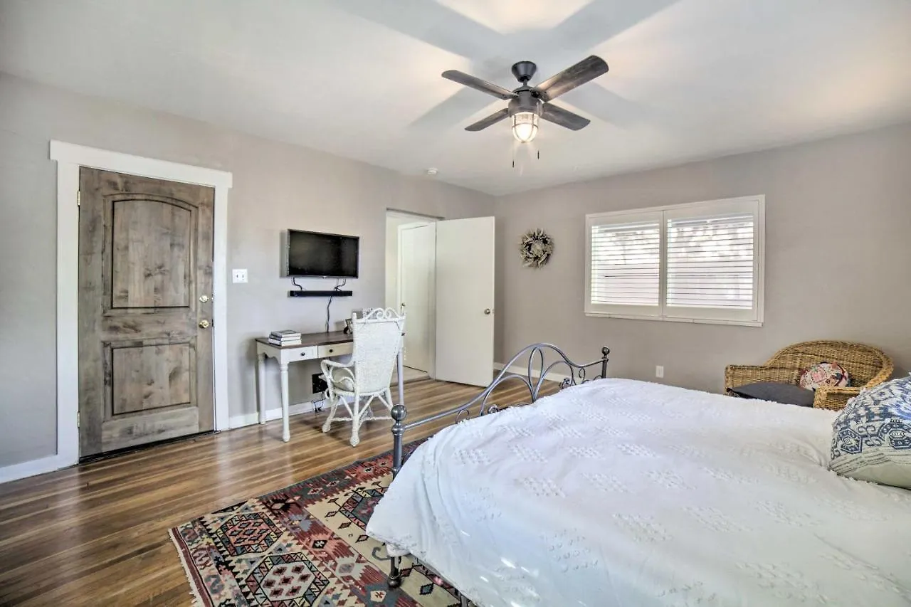Σπίτι διακοπών Enchanting Reno Retreat With Deck Walk To Midtown!