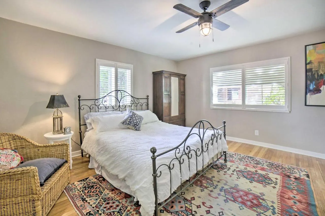 Enchanting Reno Retreat With Deck Walk To Midtown! Holiday home
